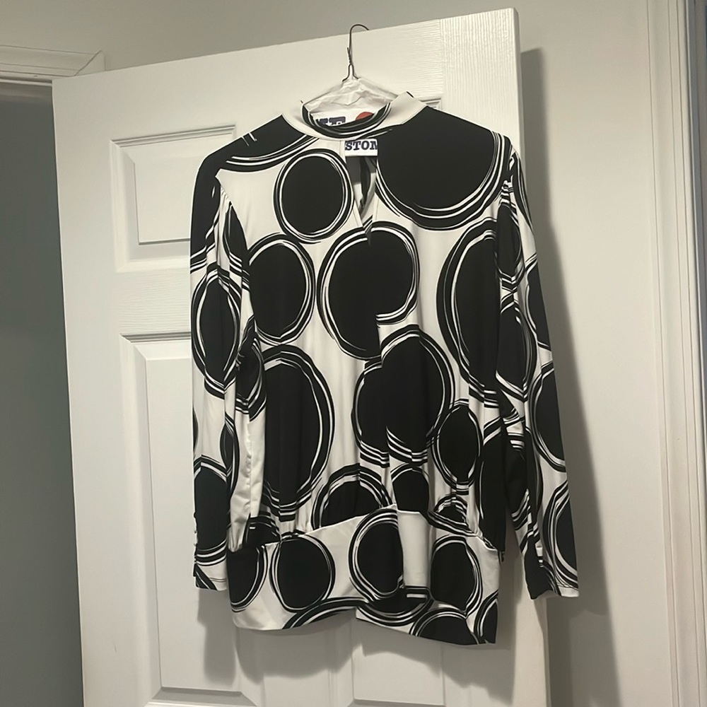 Black & white blouse